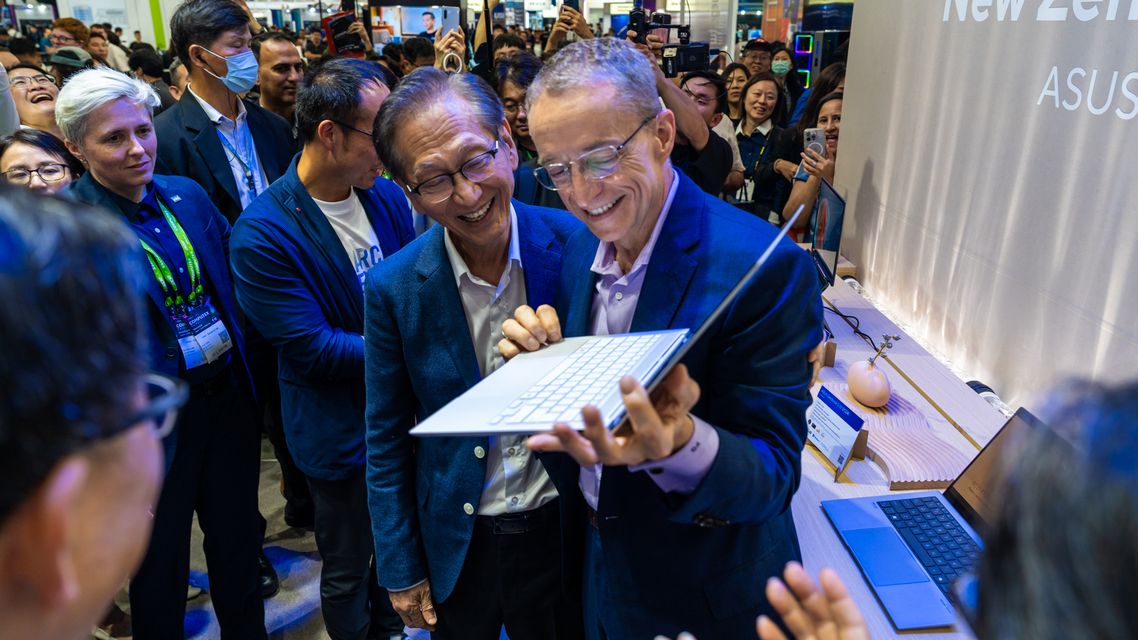 2. Intel Ceo Pat Happily Displays the Asus Zenbook S14 Equipped With Intel’s Lunar Lake Processor.